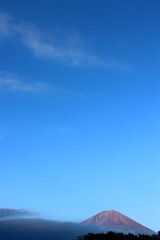 赤富士と青空