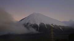 暗闇の中の富士山
