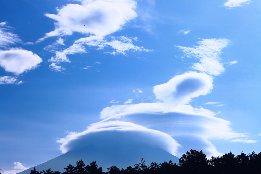 三段の笠雲