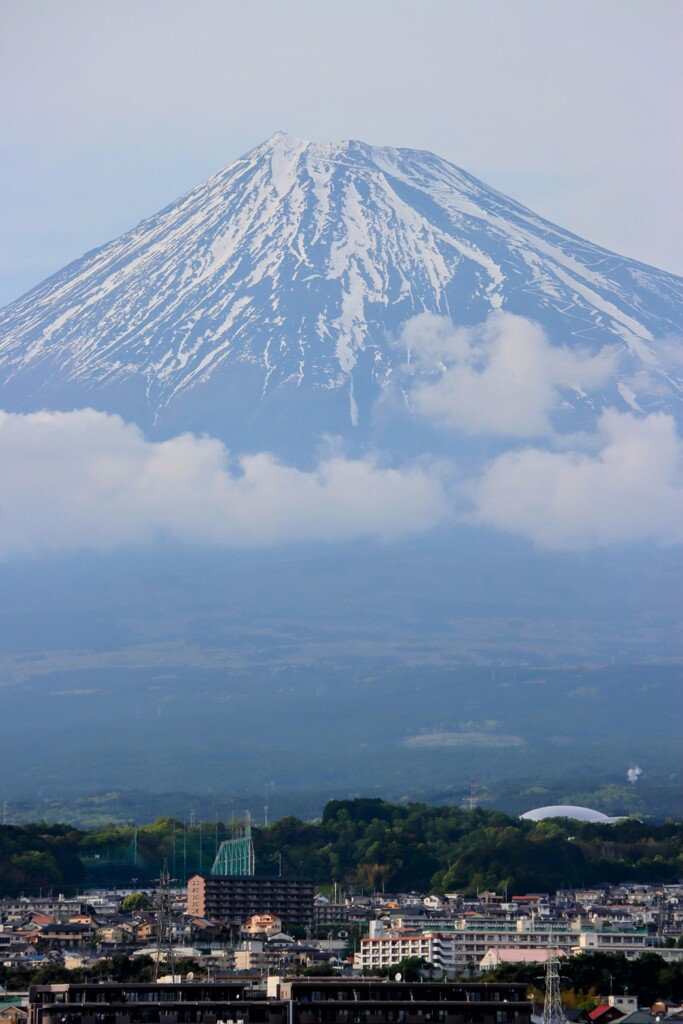 富士山を背にする富士市