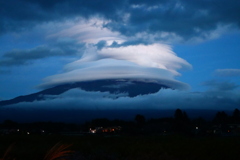 超巨大笠雲（日没後）
