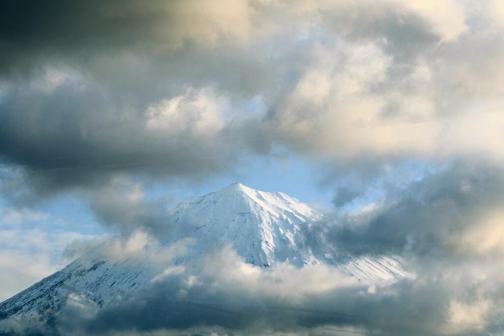 雲間の富士