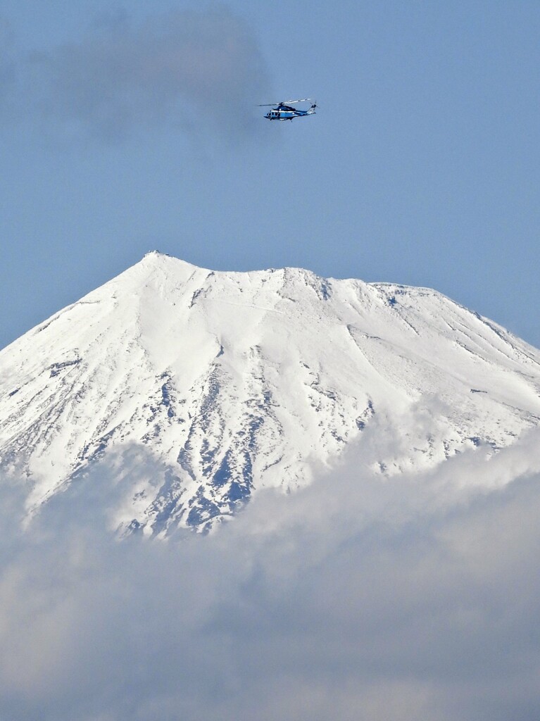 富士山とヘリコプター