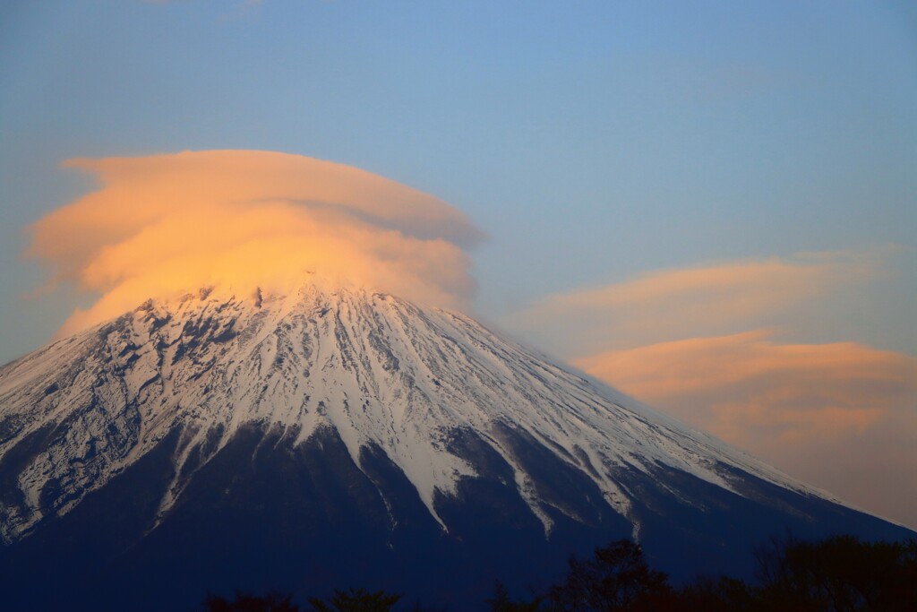 ホットケーキを載せた富士山