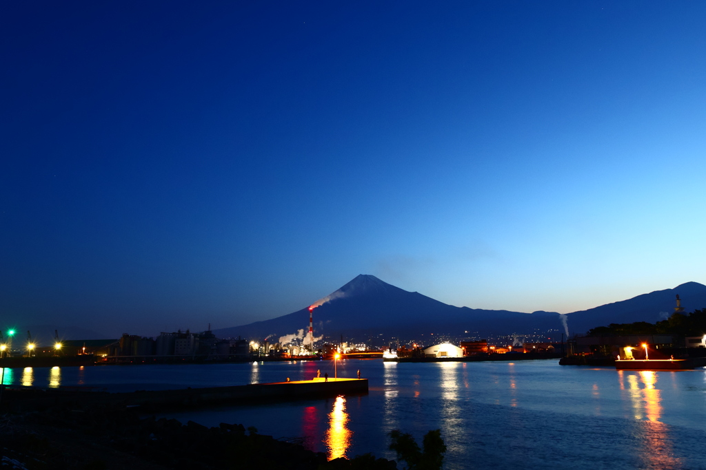 夜明け前シルエット