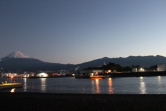 田子の浦港と富士山