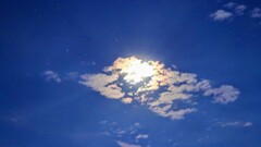 お月様からの光芒
