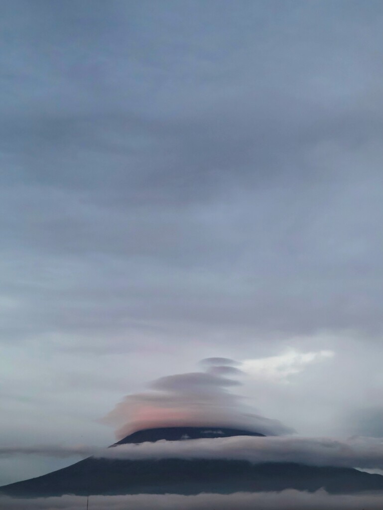 変わった笠雲