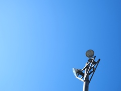 青