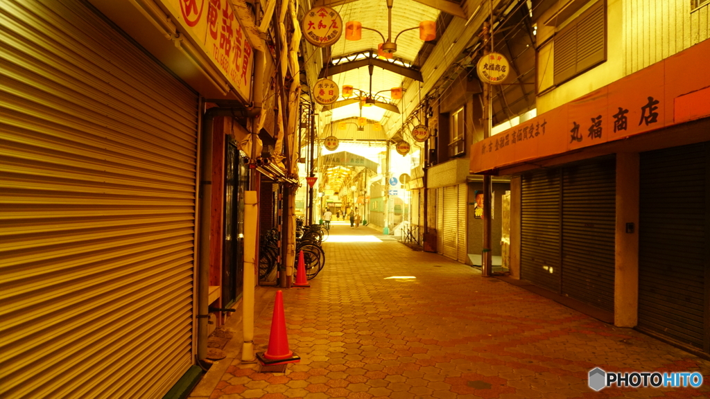 休日の商店街①