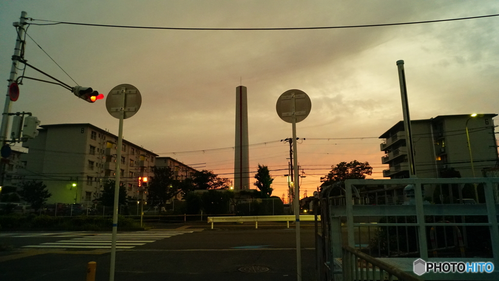 夕暮れ時の給水塔①
