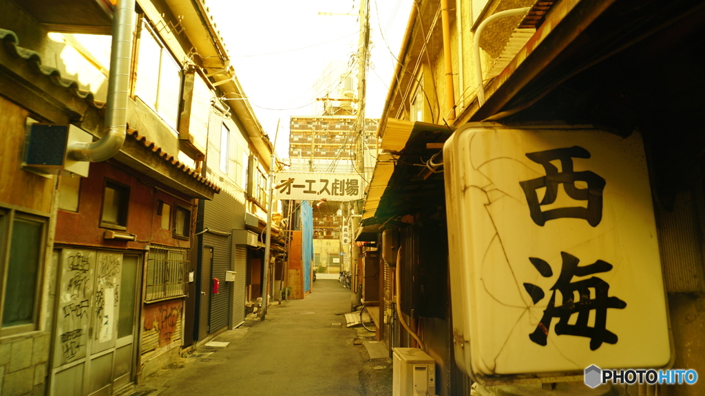 劇場へと続く路地①
