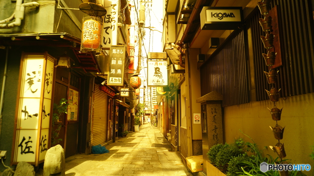 朝の横丁①