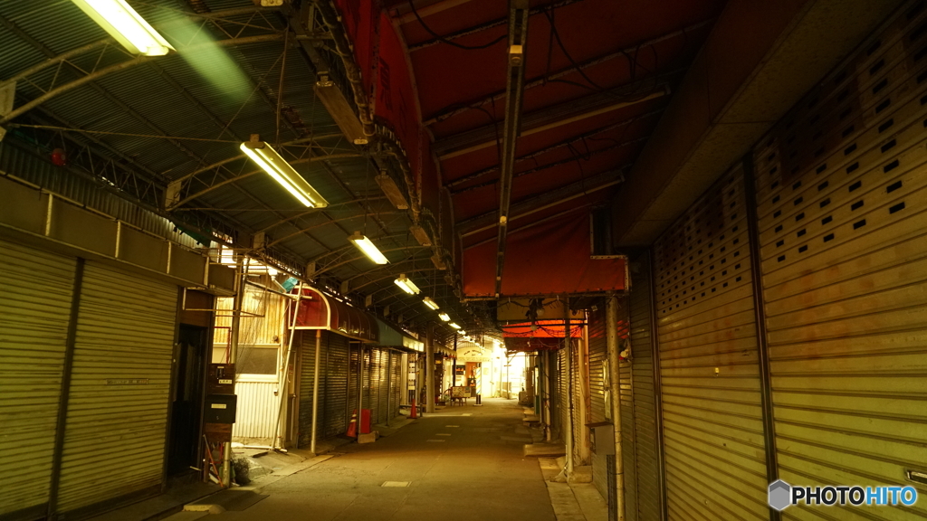 丘の上のアーケード③