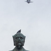 鳩と銅像