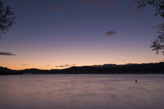 琵琶湖にて：紅く染まる湖面～マジックアワー～
