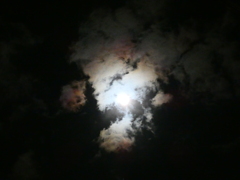 スノームーンの月彩雲