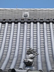甍と逆獅子吽形