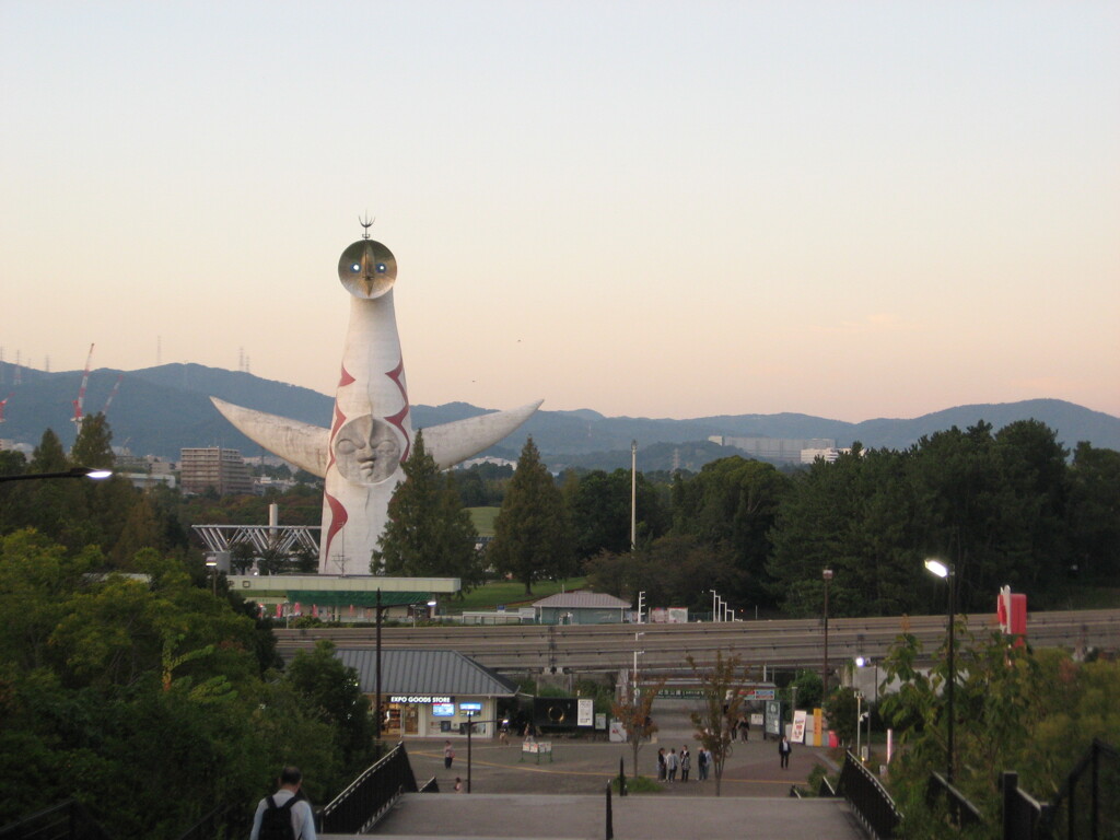 万博記念公園駅近く