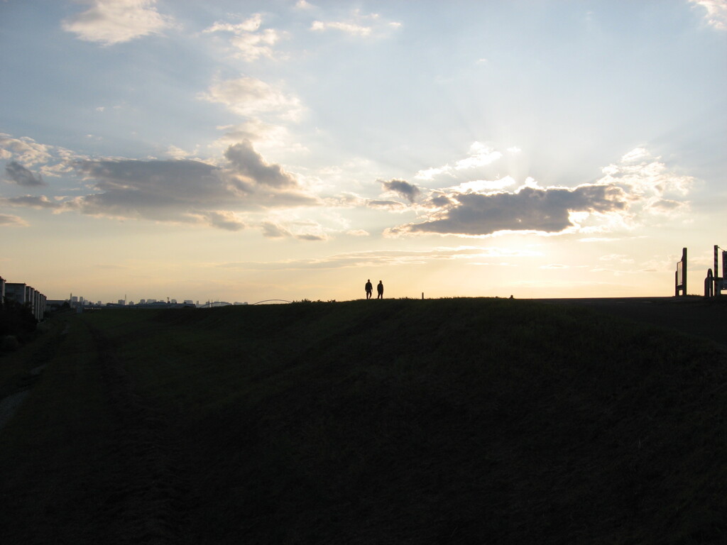 夕暮れ淀川堤防にて