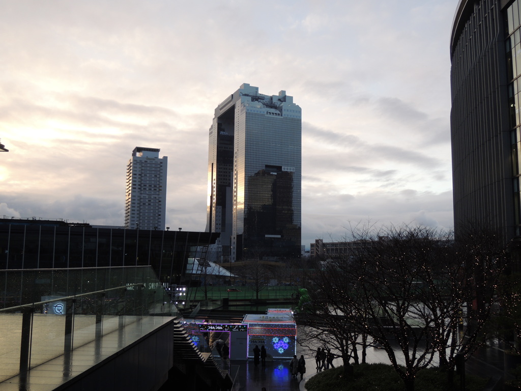 雨上がり夕方スカイビル