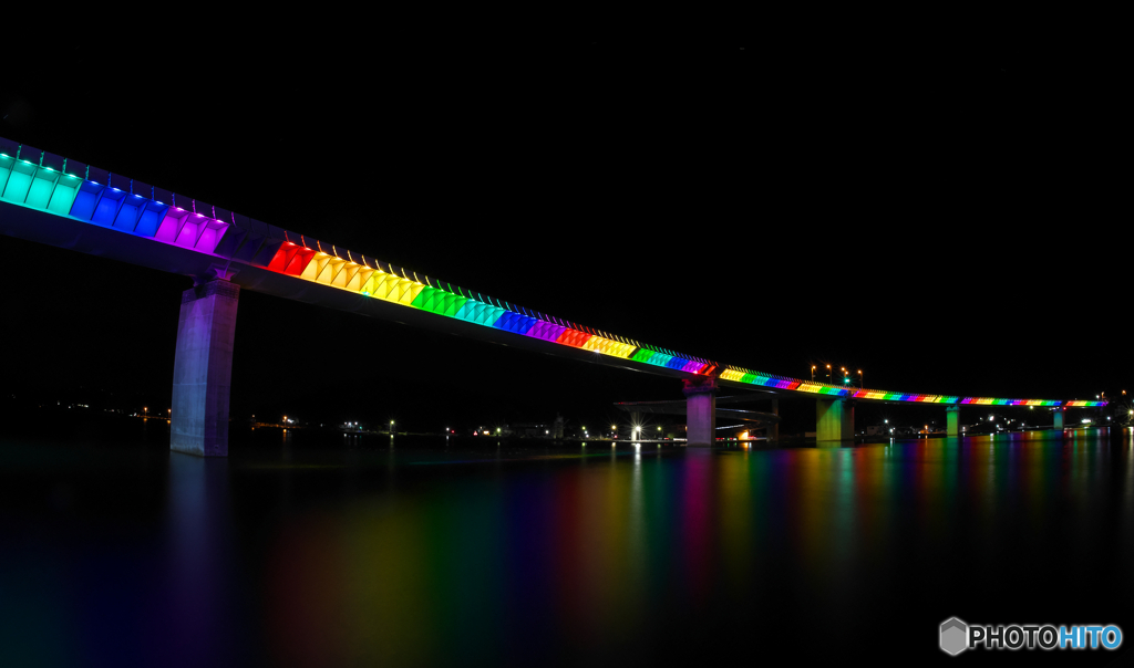 7色にライトアップ