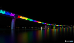 7色にライトアップ