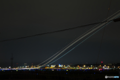 旅客機離陸の光跡