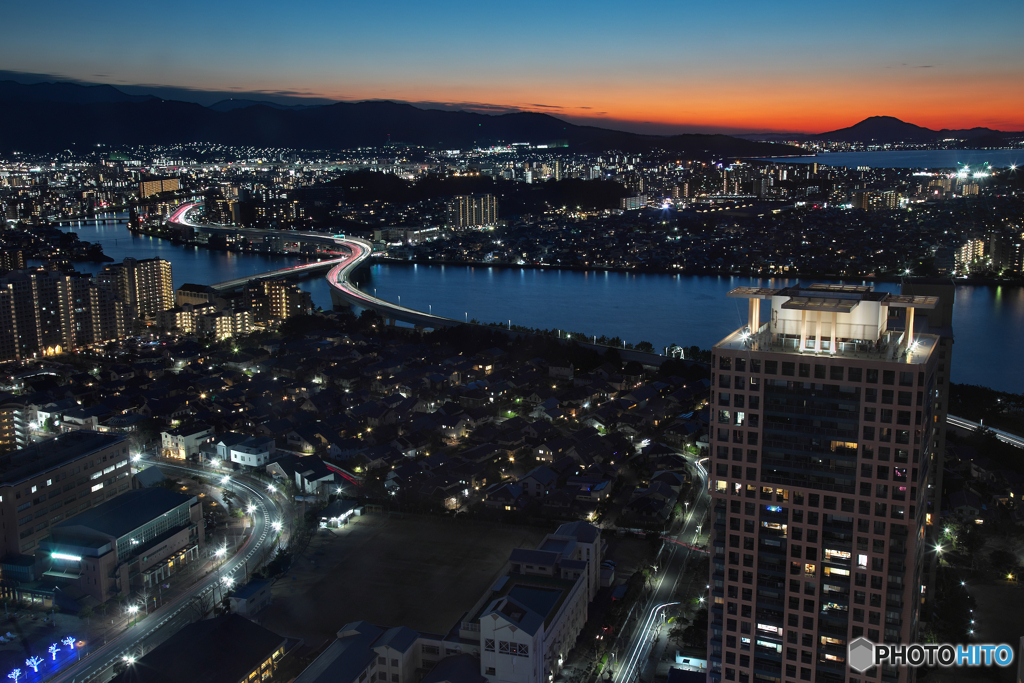 室見川と街の明かり