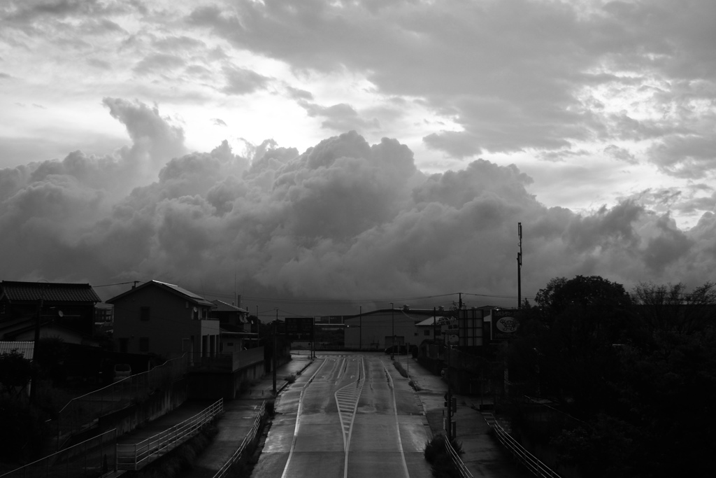 雲の壁に対峙する by kikiyu （ID：13400352） - 写真共有サイト:PHOTOHITO