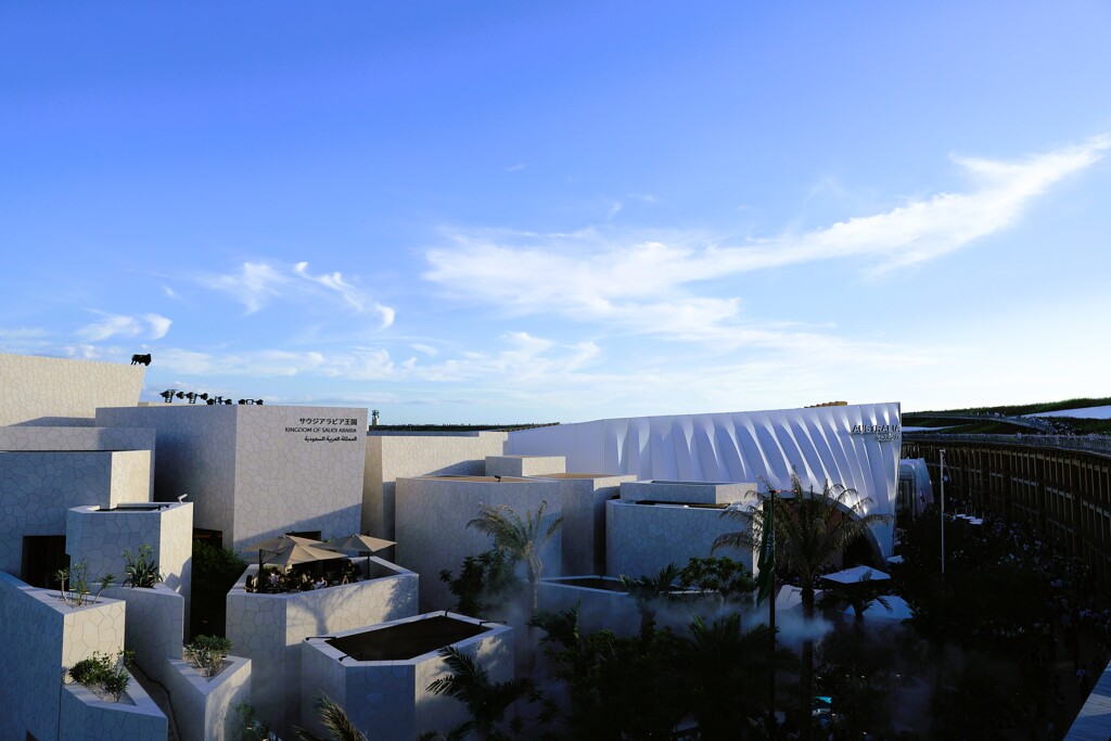 EXPO 2025    テラスに囲まれて