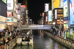 道頓堀川と客船