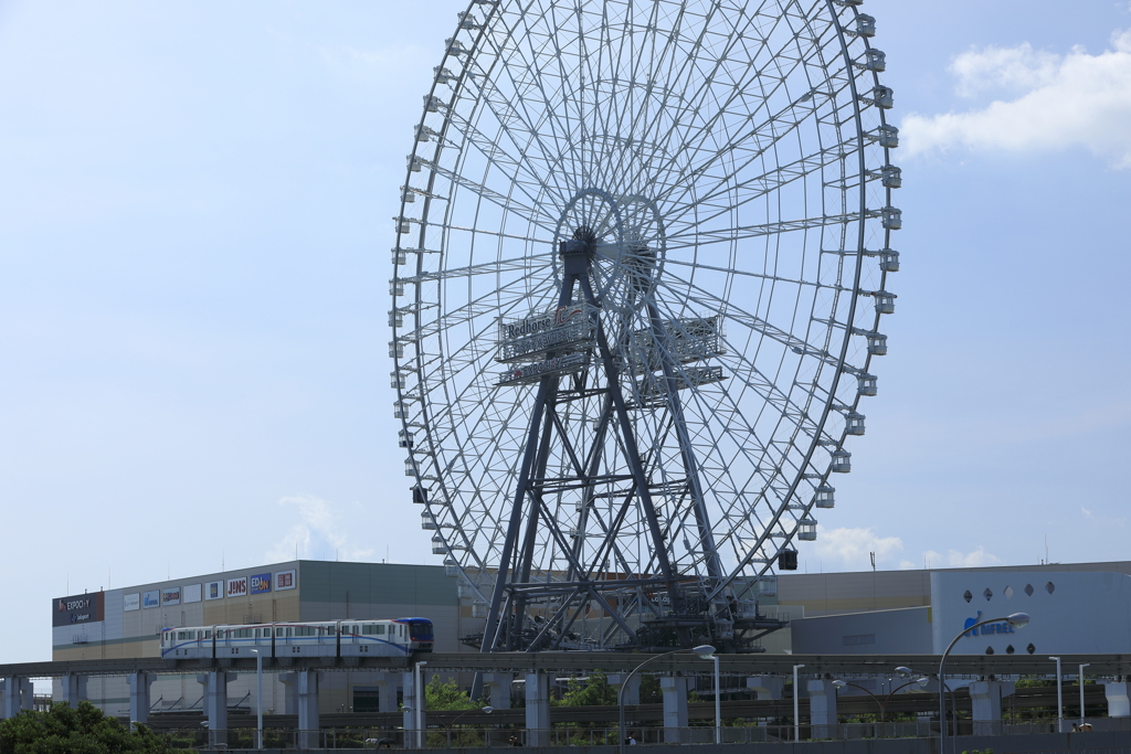 観覧車とモノレール