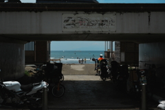 海に続くトンネル