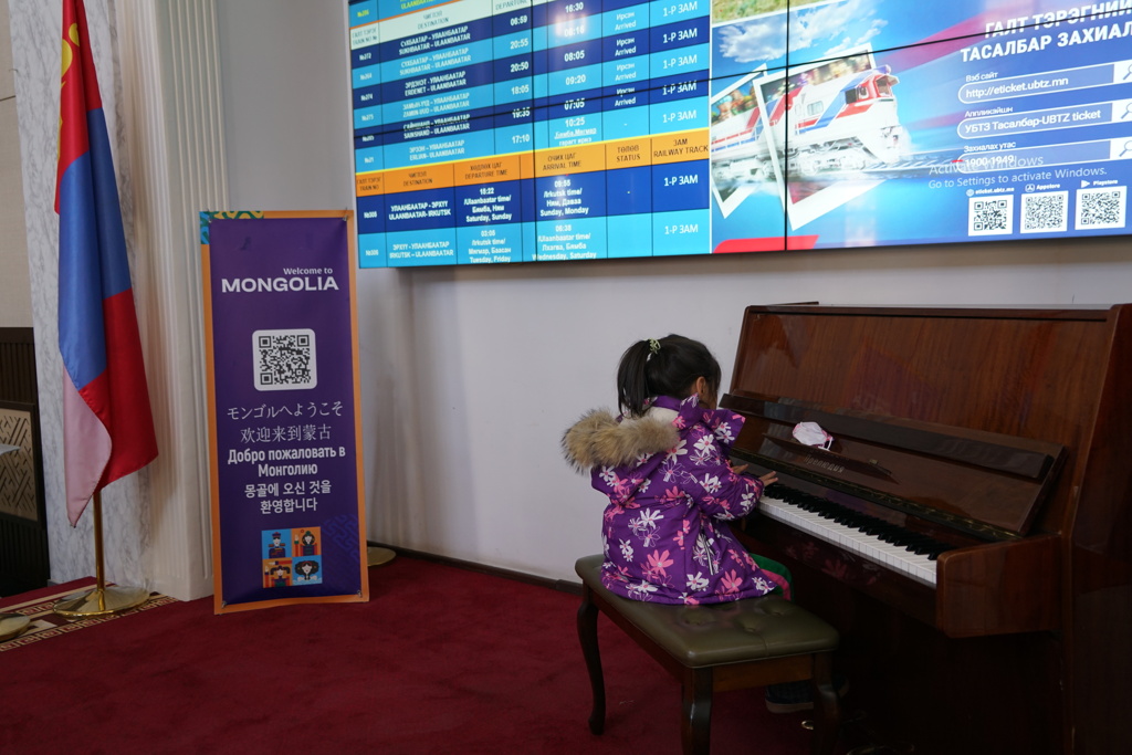 小さなピアニスト（街角ピアノ）