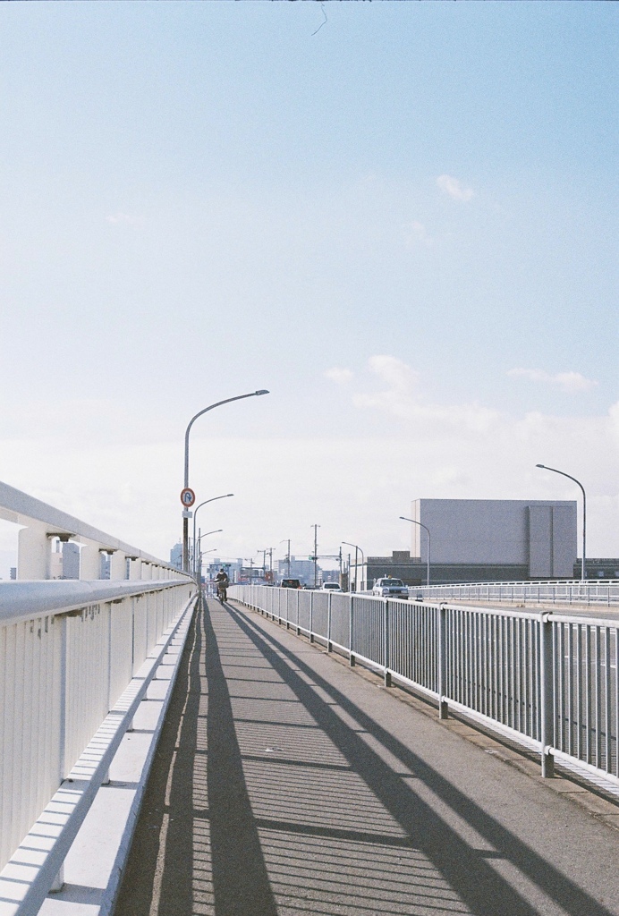 晴れ on the bridge