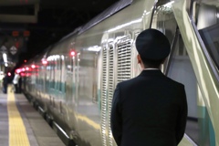 TRAIN SUITE 四季島　車掌さん