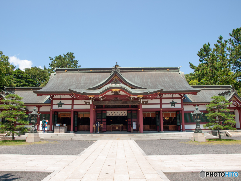 夏の旅①（気比神宮の拝殿）