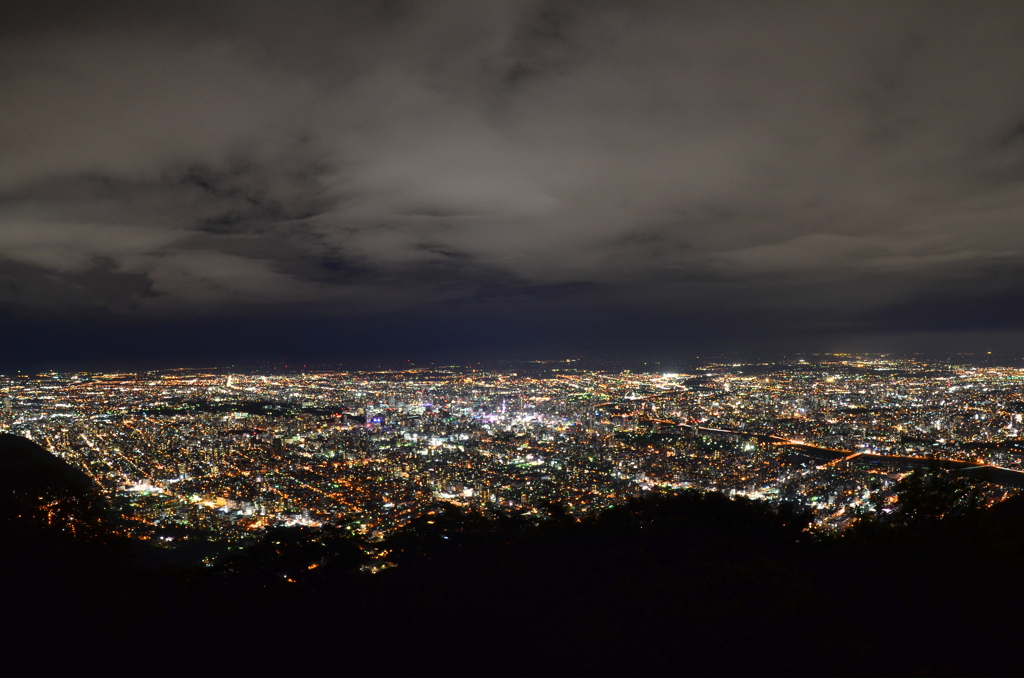 残業で成り立っている夜景/札幌