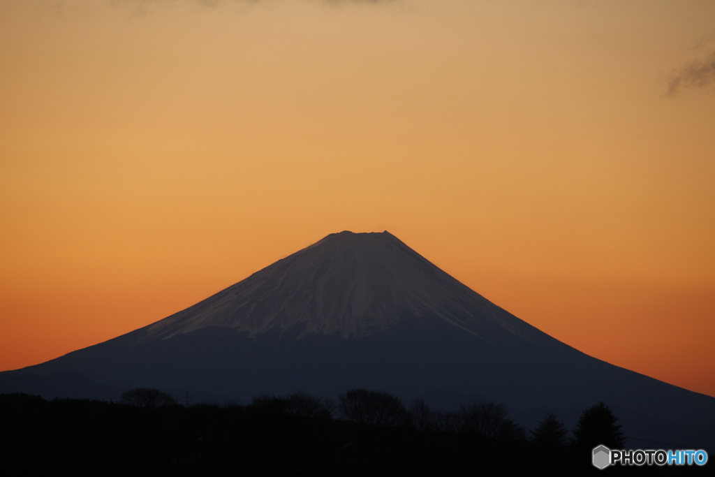 初日の出を待つ富士山