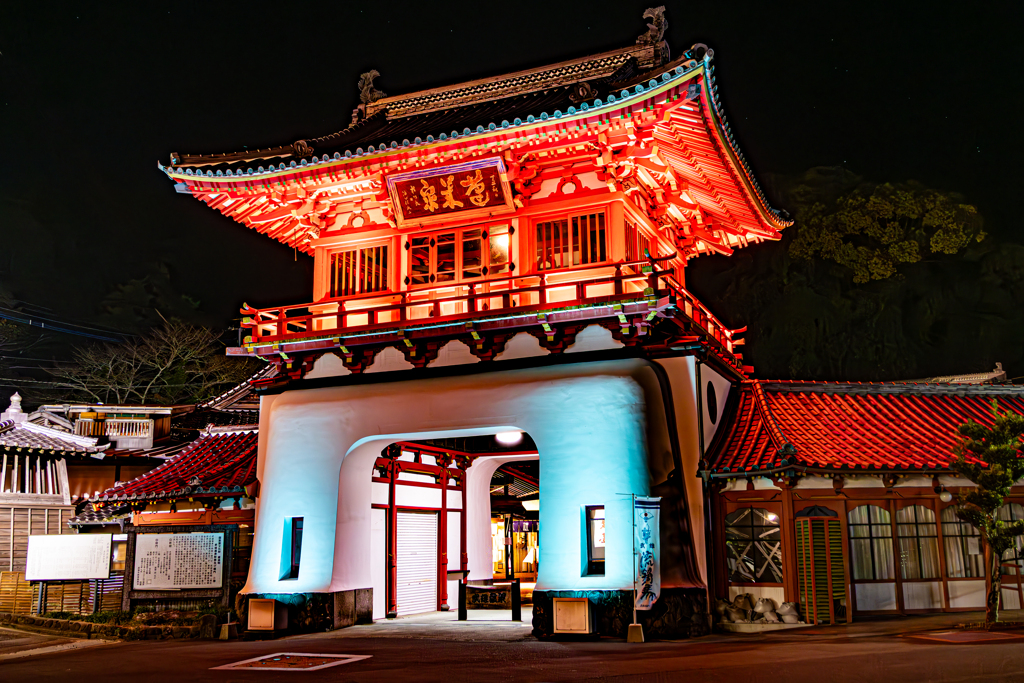 武雄温泉桜門