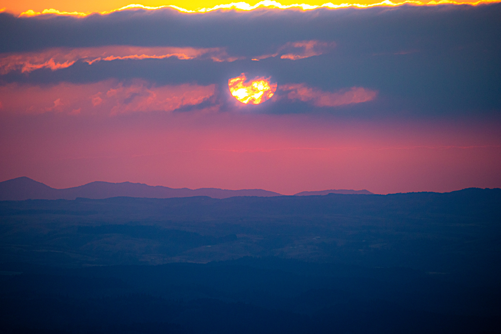 キャンプ場の夕景　２