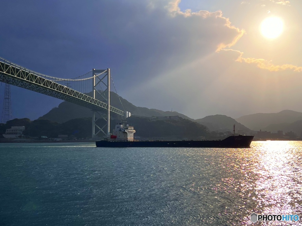 元旦も関門海峡は船が行き交うのです。