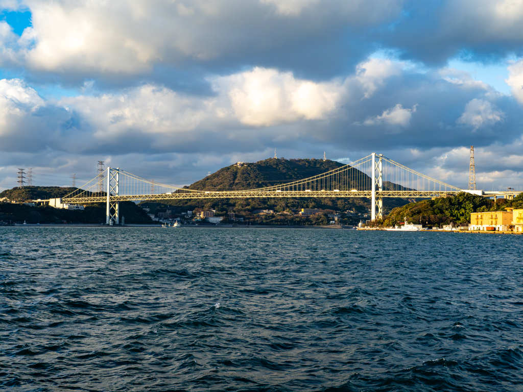 夕時の関門橋