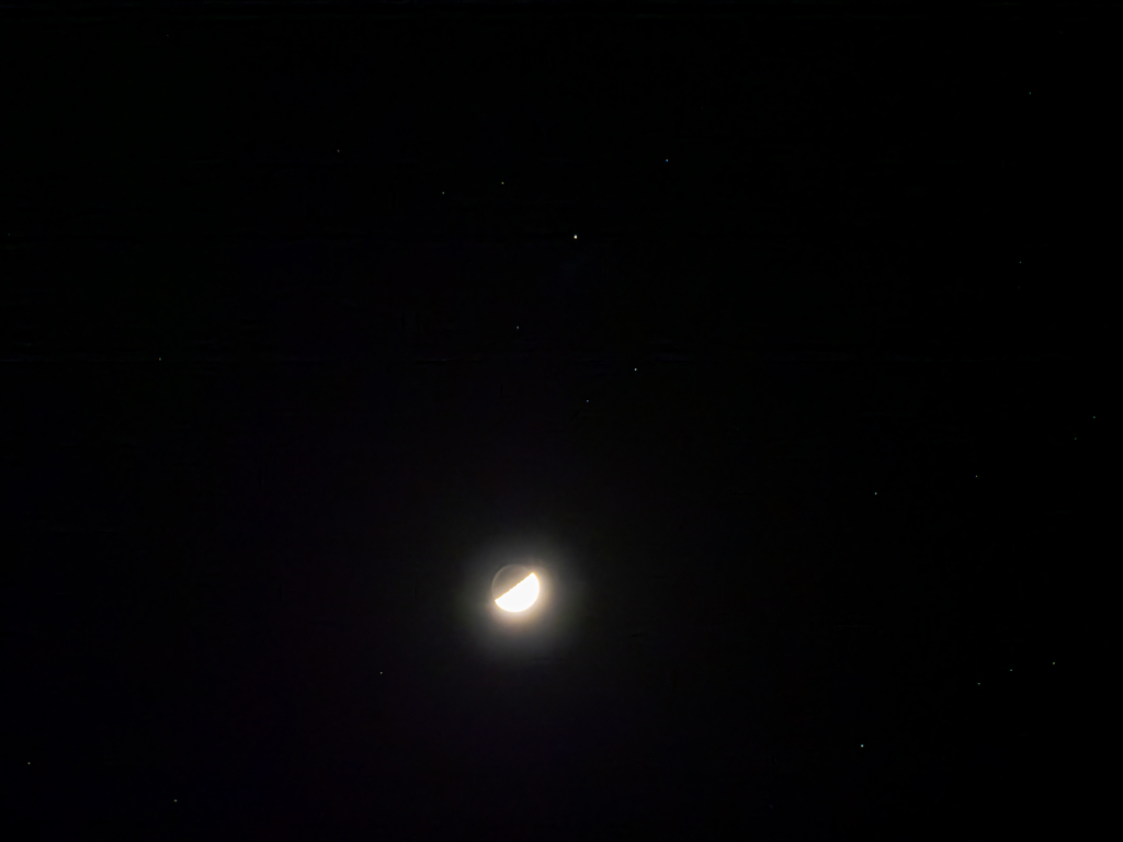 上弦の月と土星の接近1