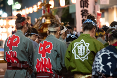 中州の女祭り　神輿を待つ