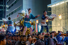 艶やかに粋に 中州を担ぐ