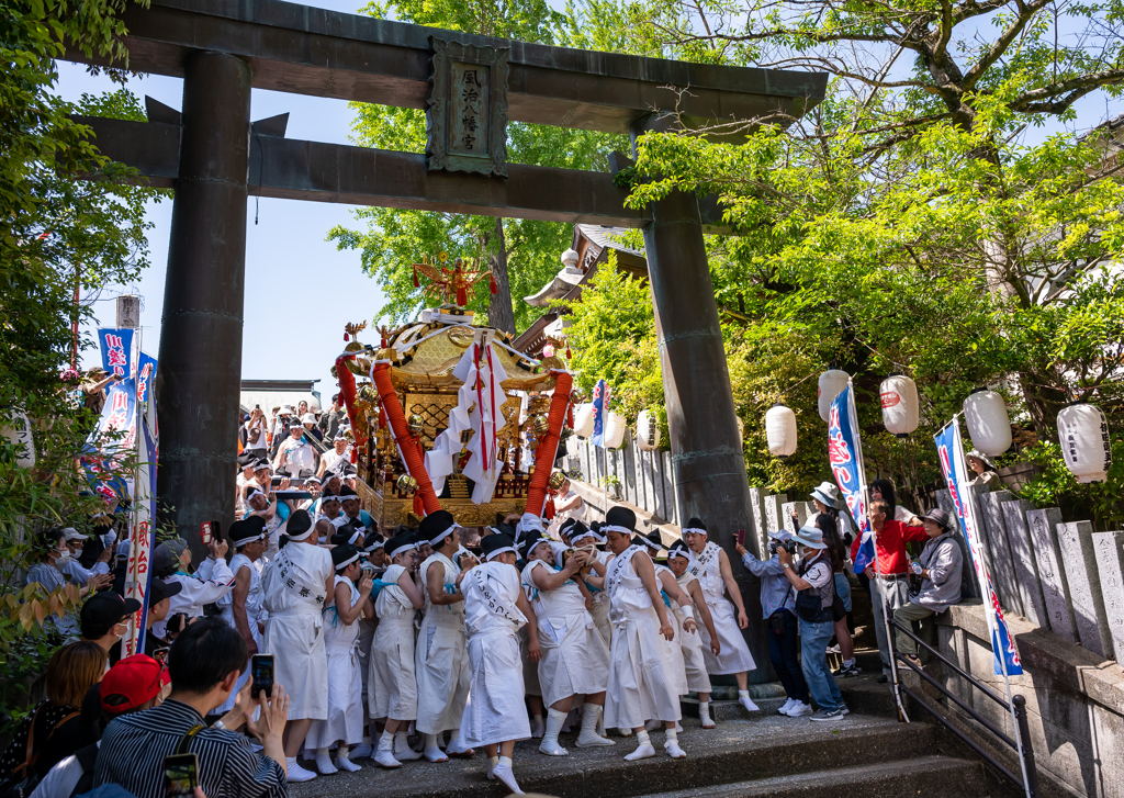 神域から俗世間へ