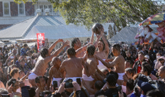 触れる、競う「せせり」