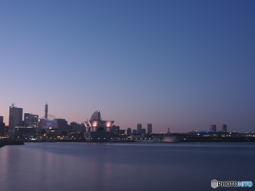 横浜の海とマジックアワー